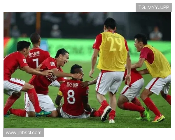 深圳足球队灵活性引发热议球迷与专家观点交锋分析 深圳足球队灵活性引发热议球迷与专家观点交锋分析