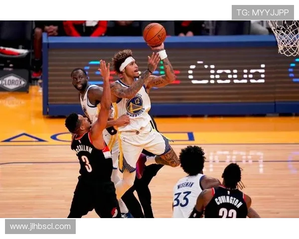 乌布雷与独行侠的激烈对决揭示NBA新赛季的竞争格局与球员表现