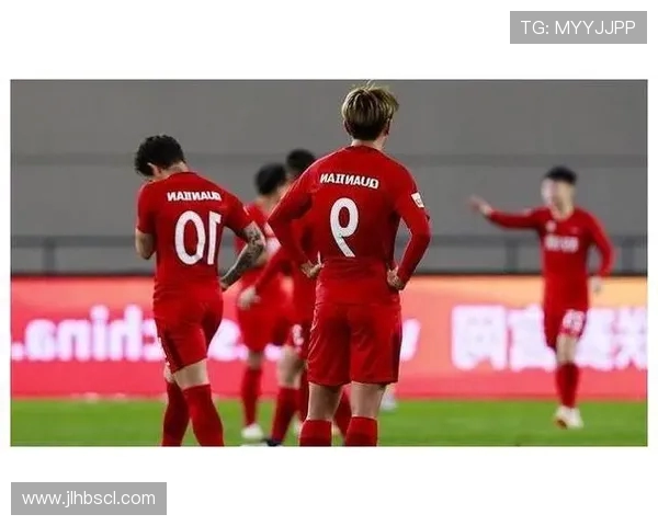 权健与申花激战在即球迷热切期待门票争夺战 权健与申花激战在即球迷热切期待门票争夺战