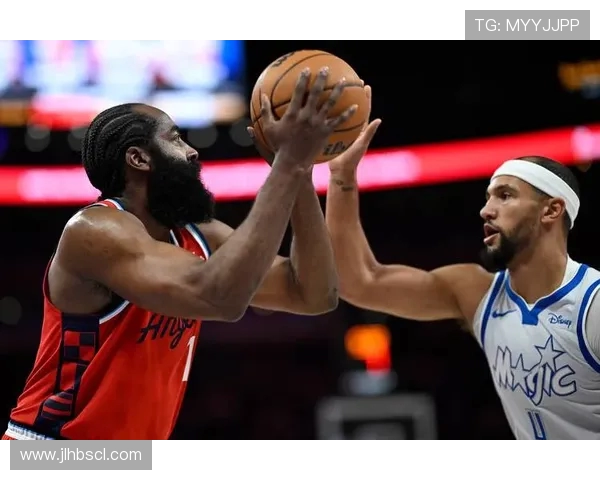 黄蜂队与快船的激烈对决谁能在NBA赛场上笑到最后