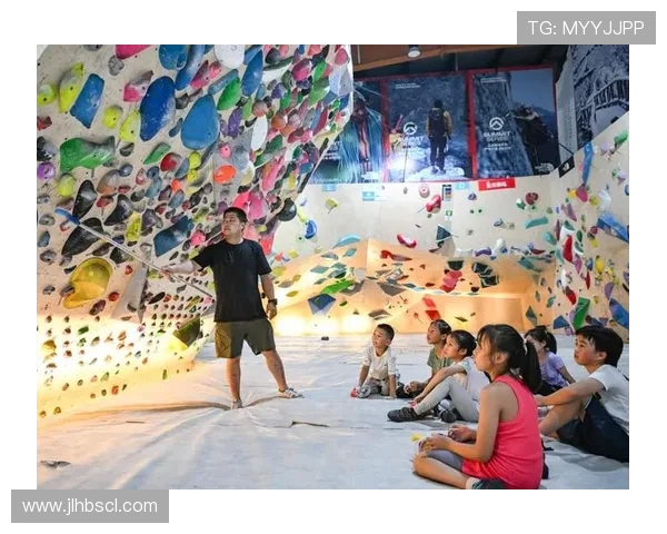 成都攀岩队心理素质创新高攀岩心理排名引发广泛关注与讨论